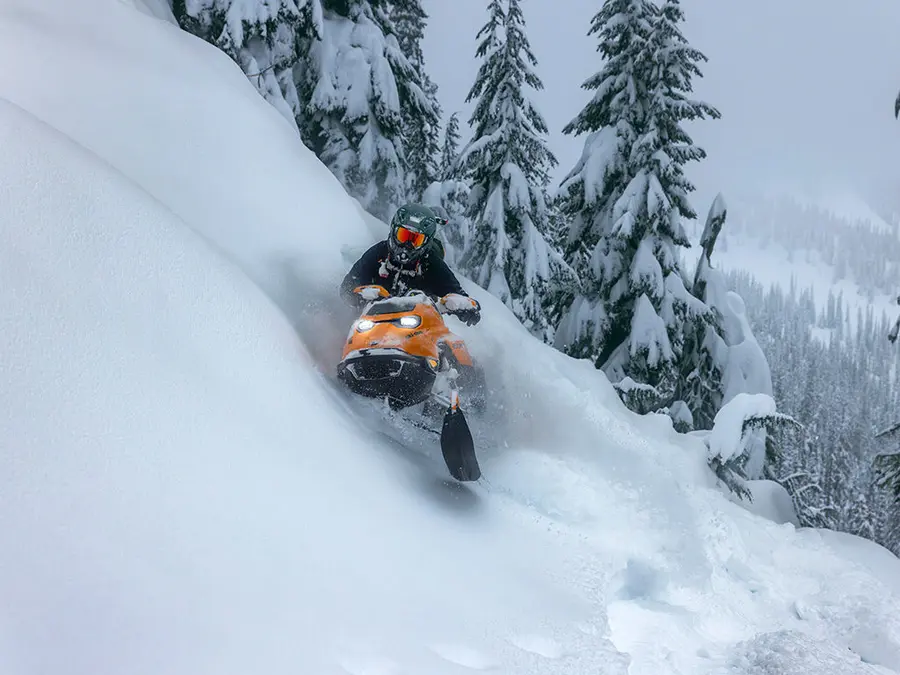 Ski-Doo w głębokim śniegu