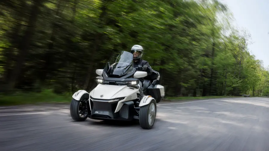 Can-Am Spyder RT na drodze
